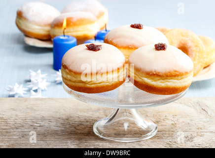 Donuts mit JamDonuts mit Marmelade Stockfoto