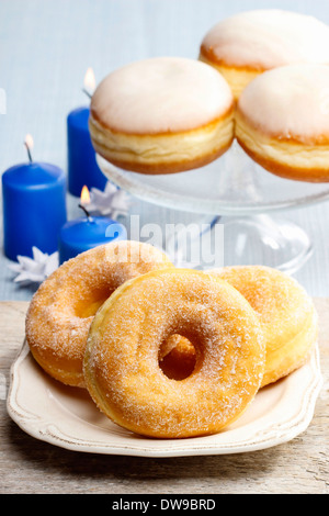 Donuts mit JamDonuts mit Marmelade Stockfoto