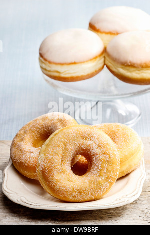 Donuts mit JamDonuts mit Marmelade Stockfoto