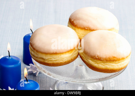 Donuts mit JamDonuts mit Marmelade Stockfoto