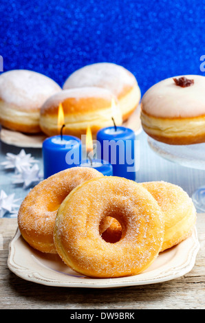 Donuts mit JamDonuts mit Marmelade Stockfoto