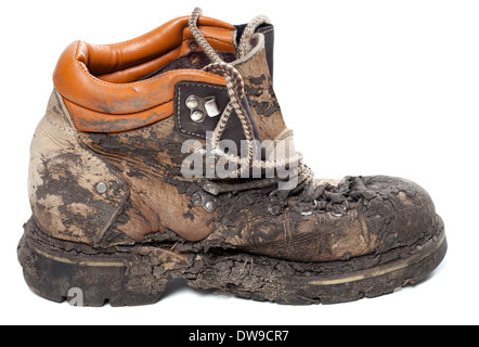 Alten schmutzigen Trekkingschuh isoliert auf weißem Hintergrund. Seitenansicht. Stockfoto