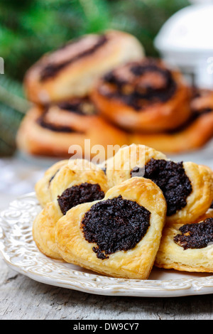 Mohn Cookies in ShapePoppy Samen Herzkekse in Herzform Stockfoto