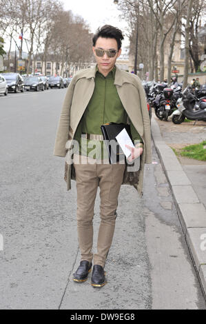 Eine schicke Karosseriedesigner der Dior-Start-und Landebahn angekommen zeigen während der Paris Fashion Week - 28. Februar 2014 - Start-und Landebahn Manhattan/Celine Gaille/picture alliance Stockfoto