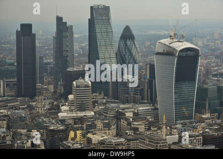 Luftaufnahme zeigt die Hochhäusern der Square Mile in London Stockfoto
