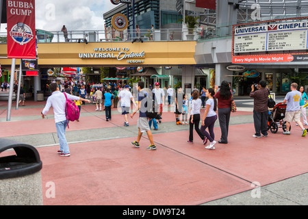 Gäste betreten Parks am CityWalk in den Universal Studios in Orlando, Florida Stockfoto