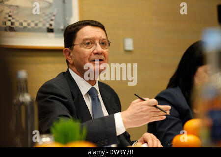 Berlin, Deutschland. Marz 04., 2014. Pressegespräch mit dem Generalsekretär der World Tourism Organization (UNWTO), Taleb D. Rifai, Fakten und Trends im internationalen Tourismus realisiert im Hotel Grand Hyatt in Berlin. / Foto: D. Taleb Rifai, Generalsekretär der World Tourism Organization (UNWTO). Stockfoto