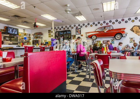 Innenansicht der Doo Wop Diner, einem 50er Jahre Themenrestaurant in Fernandina Beach, Florida Stockfoto