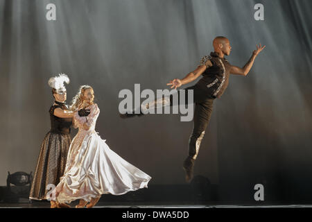 Berlin, Deutschland. 4. März 2014. Rasta Thomas' Romeo und Julia - vom 04.03 bis die 09.03.2014 soll das klassische Rock-Ballett "Romeo und Julia" von Rasta Thomas und Adrienne Canterna gesehen, bereits bekannt durch ihre Produktion "rock The Pressen", in der Admiral-Palast in Berlin. Reynaldo Paganelli/NurPhoto/ZUMAPRESS.com/Alamy © Live-Nachrichten Stockfoto