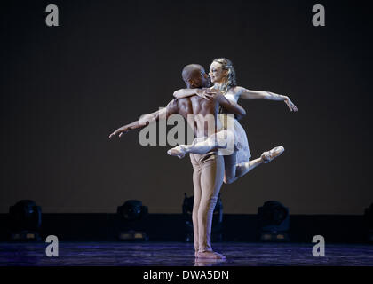 Berlin, Deutschland. 4. März 2014. Rasta Thomas' Romeo und Julia - vom 04.03 bis die 09.03.2014 soll das klassische Rock-Ballett "Romeo und Julia" von Rasta Thomas und Adrienne Canterna gesehen, bereits bekannt durch ihre Produktion "rock The Pressen", in der Admiral-Palast in Berlin. Reynaldo Paganelli/NurPhoto/ZUMAPRESS.com/Alamy © Live-Nachrichten Stockfoto