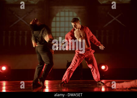 Berlin, Deutschland. 4. März 2014. Rasta Thomas' Romeo und Julia - vom 04.03 bis die 09.03.2014 soll das klassische Rock-Ballett "Romeo und Julia" von Rasta Thomas und Adrienne Canterna gesehen, bereits bekannt durch ihre Produktion "rock The Pressen", in der Admiral-Palast in Berlin. Reynaldo Paganelli/NurPhoto/ZUMAPRESS.com/Alamy © Live-Nachrichten Stockfoto