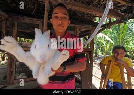 EL SALVADOR, Jujutla. Armen Bauerndorf. Stockfoto