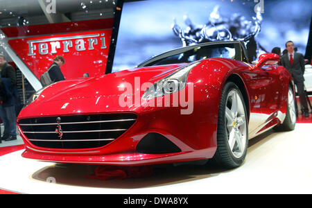 Genf, Schweiz. 4. März 2014. Ferrari California T ist während der ersten Pressetag der Genfer Automobilsalon in Genf, Schweiz, 4. März 2014 vorgestellt. Der 84. Genfer Motor Show 2014 findet vom 06. bis 16. März 2014. Foto: Uli Deck/Dpa/Alamy Live News Stockfoto