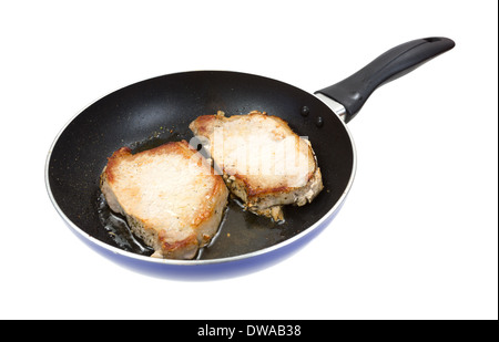 Zwei Schweinelende Steaks Braten in einer Pfanne auf einem weißen Hintergrund. Stockfoto