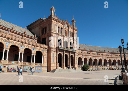 Die wichtigsten Pavillon Gebäude und "Provinz Nischen" Plaza de España ("Spanien Platz"), Sevilla (Sevilla), Andalusien, Spanien. Stockfoto