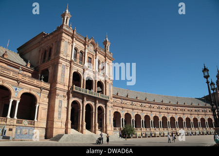 Die wichtigsten Pavillon Gebäude und "Provinz Nischen" Plaza de España ("Spanien Platz"), Sevilla (Sevilla), Andalusien, Spanien. Stockfoto