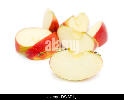 Roten Apfel, zeigt Kern geschnitten. Isoliert auf weißem Hintergrund. Stockfoto