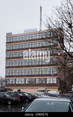 Cotroceni Business Center gebaut, an den restlichen Gebäuden des alten Textilfabrik APACA in Bukarest, Rumänien Stockfoto