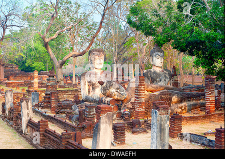 Antike Architektur des Wat Phra Kaeo in Kamphaeng Phet, Thailand Stockfoto