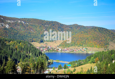 Landschaft mit Dorf im Tatra-Gebirge in der Slowakei Stockfoto