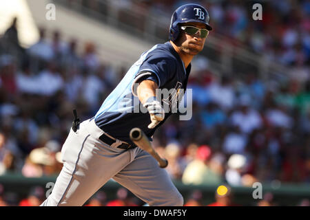 Fort Myers, Florida, USA. 4. März 2014. WILL VRAGOVIC | Zeiten. Tampa Bay Rays Recht Fielder Kevin Kiermaier (39) Spaziergänge im fünften Inning der Boston Red Sox gegen die Tampa Bay Rays Spring Training Spiel bei JetBlue Park in Fort Myers, Florida am Dienstag, März. 4, 2014. Die Strahlen schlagen die Red Sox 8 - 0. © Willen Vragovic/Tampa Bucht Times/ZUMAPRESS.com/Alamy Live-Nachrichten Stockfoto