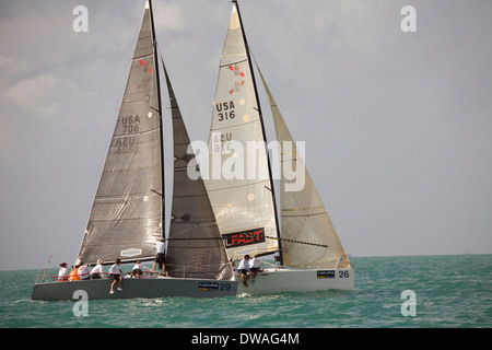 Erstklassige Boote und Segler sind jedes Jahr im Januar gezogen, um in die Acura Key West Regatta, Key West, Florida, USA konkurrieren Stockfoto
