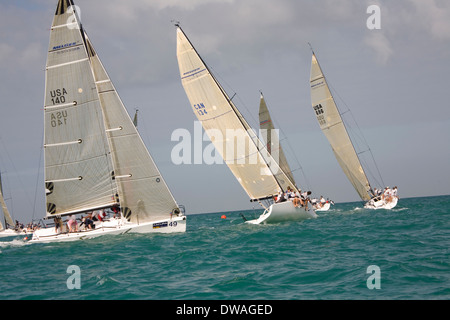 Erstklassige Boote und Segler sind jedes Jahr im Januar gezogen, um in die Acura Key West Regatta, Key West, Florida, USA konkurrieren Stockfoto