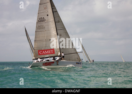 Erstklassige Boote und Segler sind jedes Jahr im Januar gezogen, um in die Acura Key West Regatta, Key West, Florida, USA konkurrieren Stockfoto