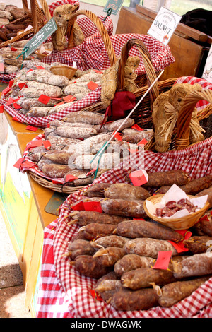 Eine französische Marktstand kontinentale Würstchen in England zu verkaufen. Stockfoto