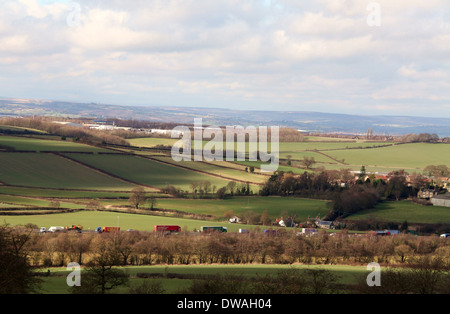 Verkehr auf der Autobahn M1 in Derbyshire-Landschaft in der Nähe von Chesterfield Stockfoto