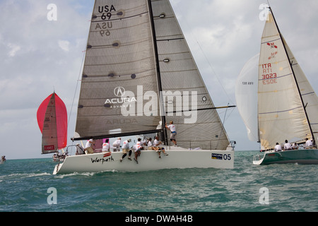 Erstklassige Boote und Segler sind jedes Jahr im Januar gezogen, um in die Acura Key West Regatta, Key West, Florida, USA konkurrieren Stockfoto