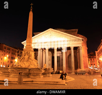 Pantheon in der Nacht, Rom Stockfoto