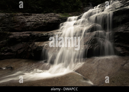 Kaskaden an der Spitze der Denny Creek schieben, Mount Baker-Snoqualmie National Forest, Washington, USA Stockfoto