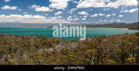 Blick auf die Great Oyster Bay von der Wineglass Bay, Freycinet National Park, Tasmanien, Australien Stockfoto