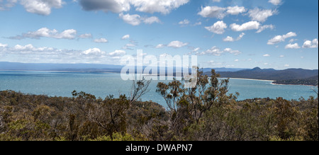 Blick auf die Great Oyster Bay von der Wineglass Bay, Freycinet National Park, Tasmanien, Australien Stockfoto