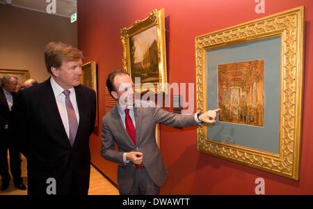 Dordrecht, Niederlande. 4. März 2014. König Willem-Alexander nimmt an der Eröffnung der Ausstellung "Willem II? Kunst-König "im Museum in Dordrecht, die Niederlande, 4. März 2014 Dordrecht. König William II. (1792-1849) besaß bedeutende Gemälde und Zeichnungen. Foto: RPE / ALBERT PHILIP VAN DER WERF/Dpa/Alamy Live-Nachrichten Stockfoto