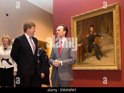 Dordrecht, Niederlande. 4. März 2014. König Willem-Alexander nimmt an der Eröffnung der Ausstellung "Willem II? Kunst-König "im Museum in Dordrecht, die Niederlande, 4. März 2014 Dordrecht. König William II. (1792-1849) besaß bedeutende Gemälde und Zeichnungen. Foto: RPE / ALBERT PHILIP VAN DER WERF/Dpa/Alamy Live-Nachrichten Stockfoto