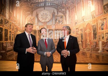 Dordrecht, Niederlande. 4. März 2014. König Willem-Alexander nimmt an der Eröffnung der Ausstellung "Willem II? Kunst-König "im Museum in Dordrecht, die Niederlande, 4. März 2014 Dordrecht. König William II. (1792-1849) besaß bedeutende Gemälde und Zeichnungen. Foto: RPE / ALBERT PHILIP VAN DER WERF/Dpa/Alamy Live-Nachrichten Stockfoto