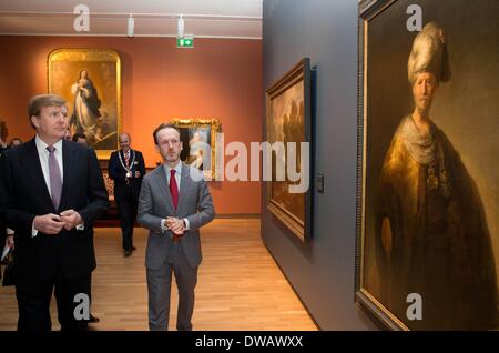 Dordrecht, Niederlande. 4. März 2014. König Willem-Alexander nimmt an der Eröffnung der Ausstellung "Willem II? Kunst-König "im Museum in Dordrecht, die Niederlande, 4. März 2014 Dordrecht. König William II. (1792-1849) besaß bedeutende Gemälde und Zeichnungen. Foto: RPE / ALBERT PHILIP VAN DER WERF/Dpa/Alamy Live-Nachrichten Stockfoto