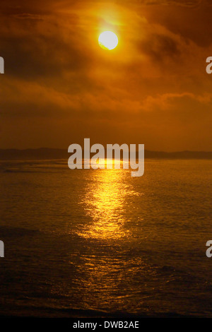 Sonnenuntergang über die Bucht von Budle, Northumberland Stockfoto