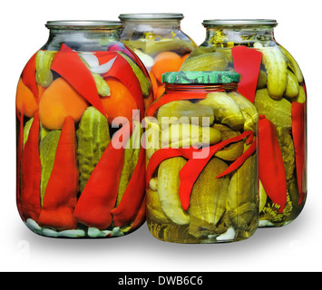 Hausgemachtes eingelegtes Gemüse. Sortiert in Gläsern Stockfoto