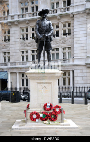 London, England, Großbritannien. Gurkha Memorial (1997; von Philip Jackson) in Horse Guards Avenue Stockfoto