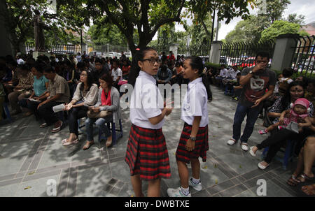 Yogyakarta, Indonesien. 5. März 2014. 5. März 2014: Eine indonesische Christian auf den Aschermittwoch Masse an die Kirche des Heiligen Antonius am 5. März 2014 in Yogyakarta, Indonesien. In den westlichen christlichen Überlieferungen (einschließlich römische katholische und evangelische) Aschermittwoch ist der erste Tag der Fastenzeit und tritt am Mittwoch, 40 Tage vor Ostern, nicht mitgerechnet die Sonntage oder 44 Tage (außer sonntags) vor Freitag, und am Tag von den Menschen, die in kirchlichen Stirn mit dem Kreuz der Asche als Zeichen der Trauer, Reue und Buße gekennzeichnet. Bildnachweis: Sijori Images/ZUMAPRESS.com/Alamy Live Stockfoto