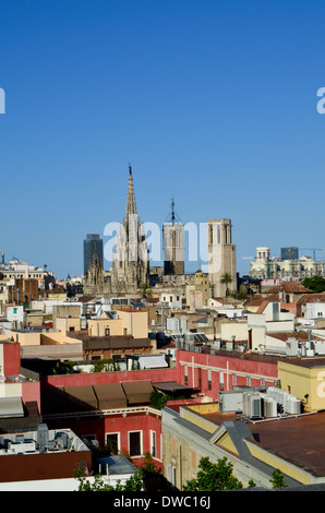 Die Kathedrale des Heiligen Kreuzes und Santa Eulalia, auch bekannt als die Kathedrale von Barcelona. Stadtbild, Skyline. Barcelona, Spanien. Stockfoto