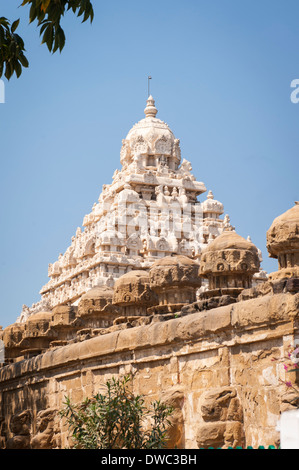 Im südlichen Indien Tamil Nadu Kanchipuram 6. Jahrhundert Kanchi Sri Kailasanthar Hindu Shiva Tempel Turm shikara Flachrelief Stockfoto