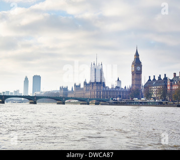 Blick auf die Houses of Parliament und Westminster Bridge, London, UK Stockfoto