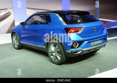 Genf, Schweiz. 3. März 2014. Das VW T-Roc wird im Laufe des Abends Volkwagen Konzern am Vorabend des ersten Pressetag in der Espace Secheron auf dem Genfer Automobilsalon in Genf, Schweiz, 3. März 2014 vorgestellt. Foto: ULI DECK/Dpa/Alamy Live-Nachrichten Stockfoto