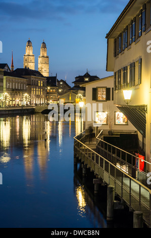 Fluss Limmat, Grossmünster, Zürich, Schweiz Stockfoto