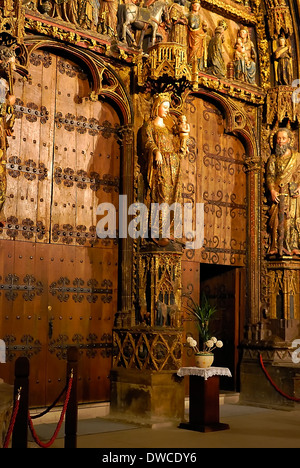 Portikus der Kirche Santa Maria de Los Reyes. LaGuardia. Stockfoto