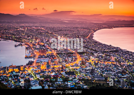 Hakodate, Japan Stadt Skyline bei Sonnenaufgang angesehen. Stockfoto